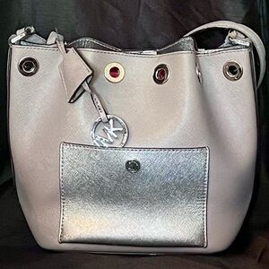 Michael Kors Crossbody Leather Medium size